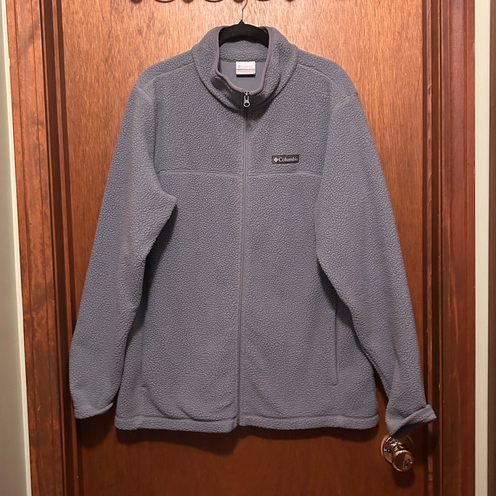Columbia men’s full zip fleece, light blue, size L.